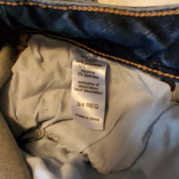 Maurices Curvy Jean's 3/4 - Picture 5 of 6